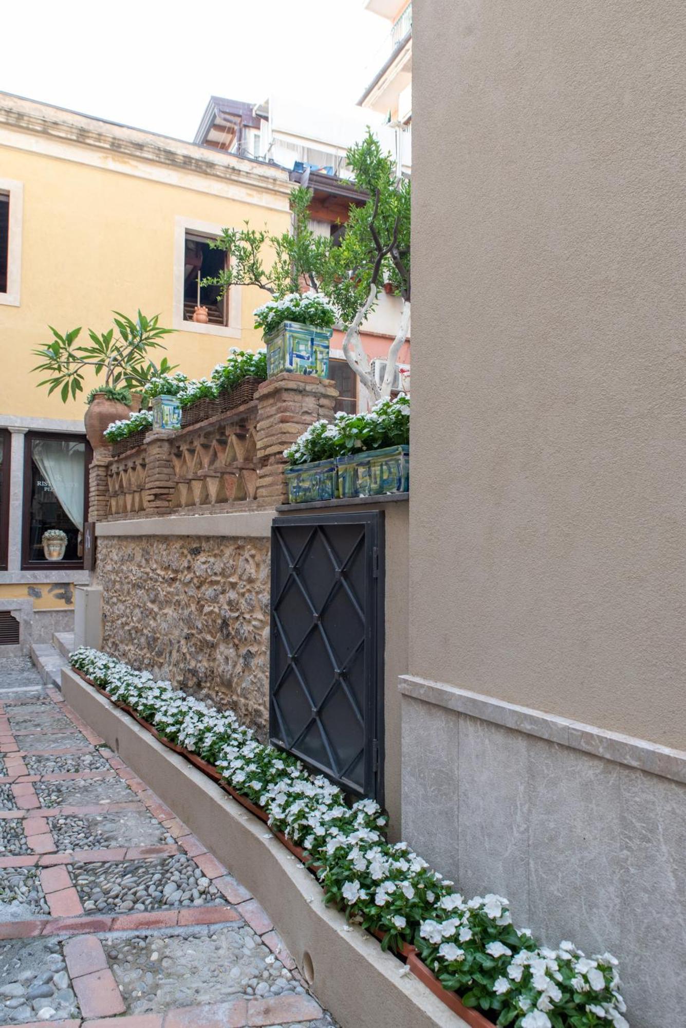 Villa D'Orville Luxury Suites Taormina Ngoại thất bức ảnh