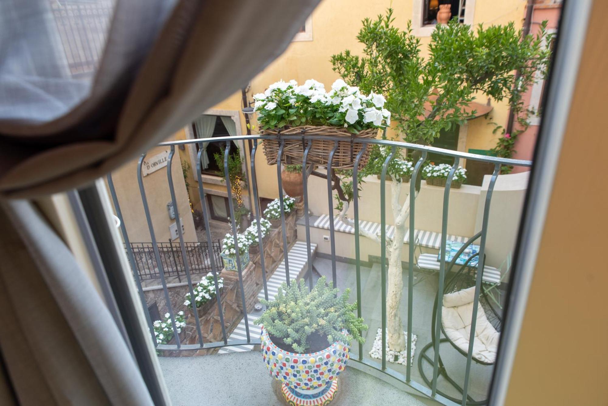 Villa D'Orville Luxury Suites Taormina Ngoại thất bức ảnh