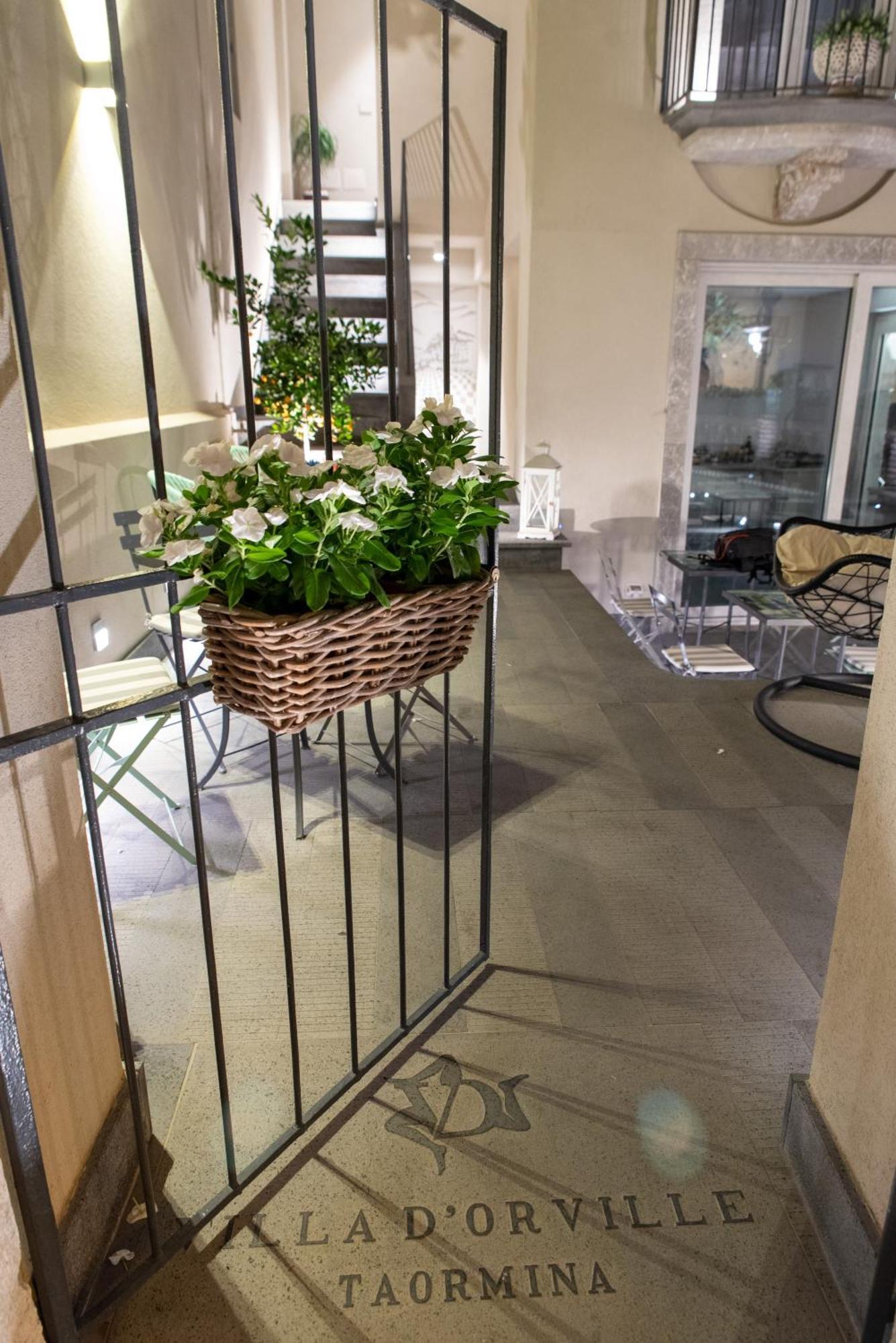 Villa D'Orville Luxury Suites Taormina Ngoại thất bức ảnh